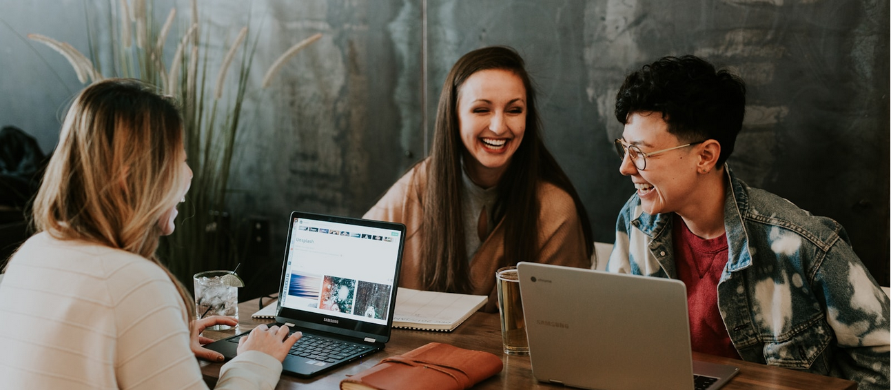 freelances qui ont compris comment valoriser leur expertise. En 2025, le marché du freelancing explose avec une demande record de compétences spécialisées. Voici comment rejoindre le club des freelances à 5000€ mensuels.